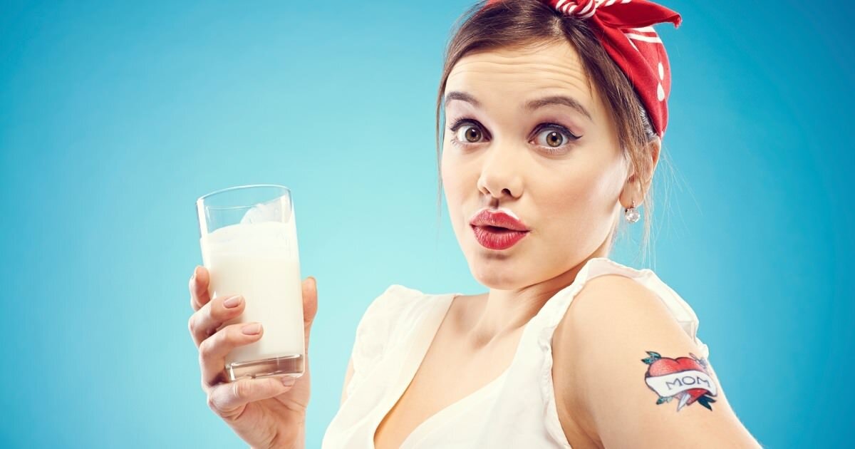 Milk girl. Девушка с кефиром. Пить кефир. Девушка со стаканом молока. Фотосессия с кефиром.