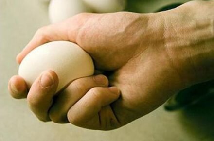 Снятие порчи яйцом самостоятельно