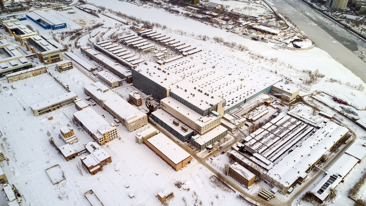 единственные целые цеха - прессовый (где делают на заказ детали для завода Рено и других) и МСЦ-6 (цех легковых автомобилей ЗИЛ)