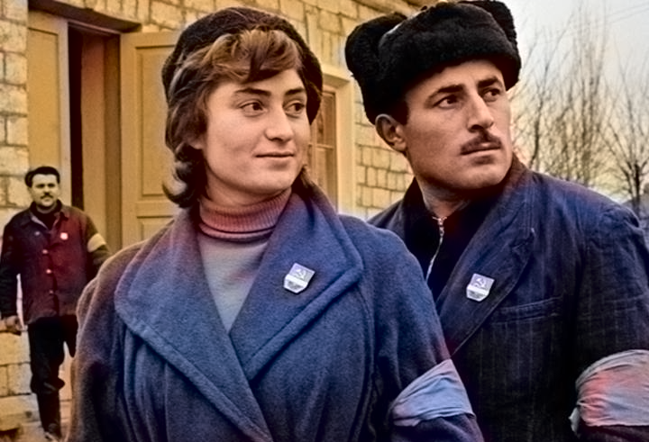 Дружинники поджидают граждан, решивших посетить церковь накануне праздника.