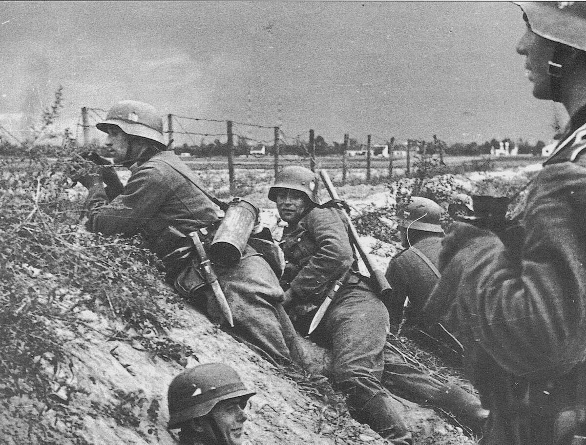 Первая оборона немецких войск. Наступление 1941 года. Немецкие войска 1941. Немцы наступают. Немецкоенастуупление 1941 год.