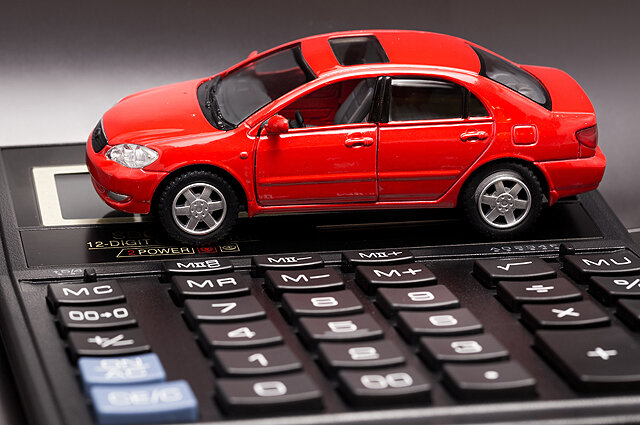 Квитанцию по уплате транспортного налога владельцы авто получат до 1 октября, а уплатить налог нужно до 1 декабря текущего года.