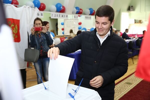 Источник: https://www.ks-yanao.ru/novosti/dmitriy-artyukhov-progolosoval-za-budushchee-razvitie-trekh-regionov.html