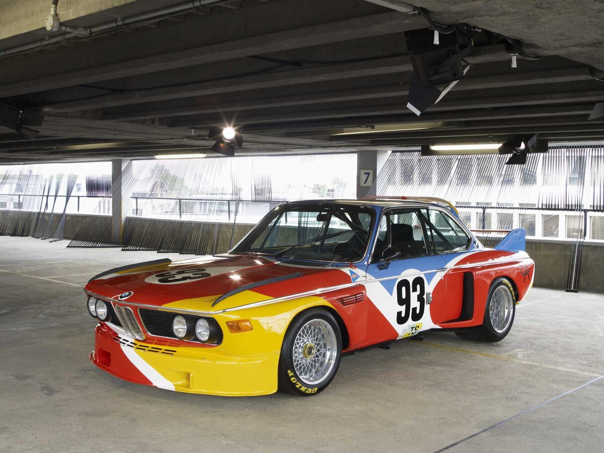 Это тот самый автомобиль, который в 1975 году расписал Александр Колдер. BMW 3.0 CSL