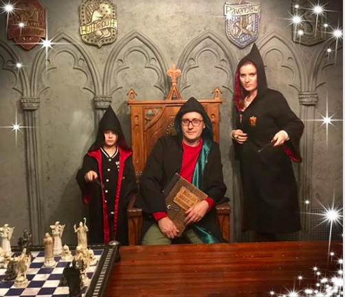 Эта мысль пришла мне в голову на квесте, где я побывала на днях. Кстати, впервые в жизни. В отличие от мужа и дочки, мои попытки активировать то или иное в квесте, раз за разом терпели неудачу. 