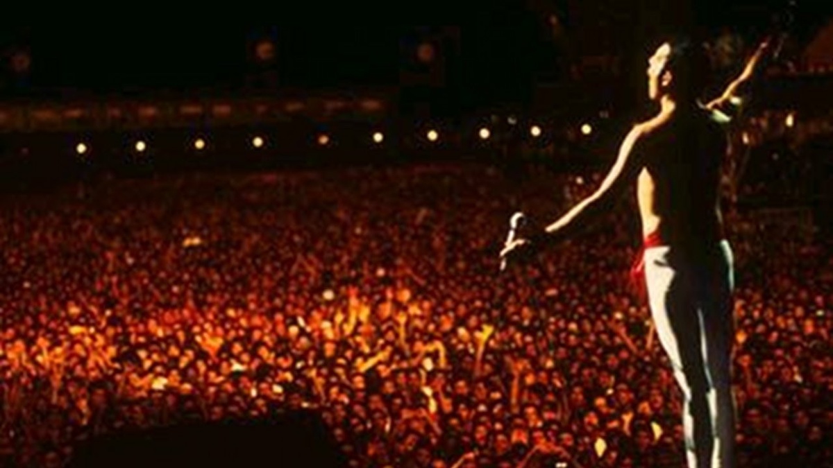 Фредди Меркьюри на фестивале Rock In Rio, где Queen выступали в качестве хэдлайнеров 1985