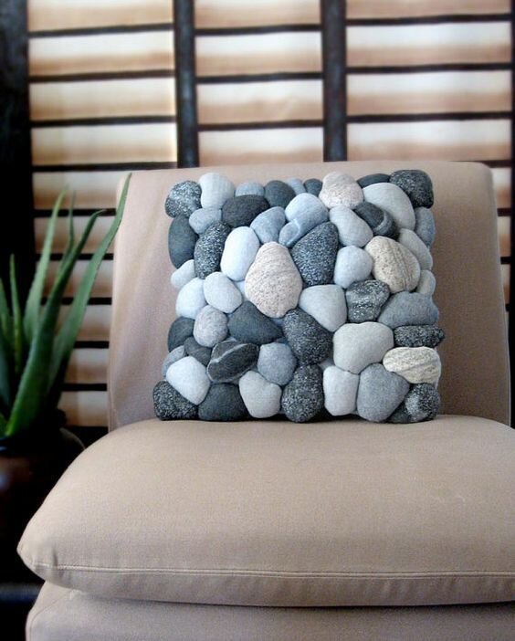 Уютный мастер-класс: украшаем диван hand-made подушками.
