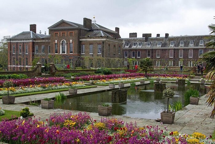 Кенсингтонский дворец. Вид на сад