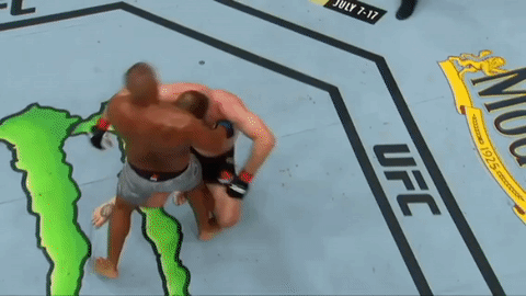 Добивание в партере Daniel Cormier vs. Stipe Miocic