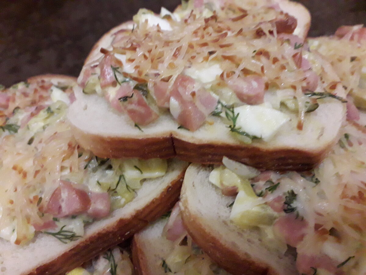 Горячие бутерброды с сосисками на скорую руку - пошаговый рецепт с фото на manikyrsha.ru