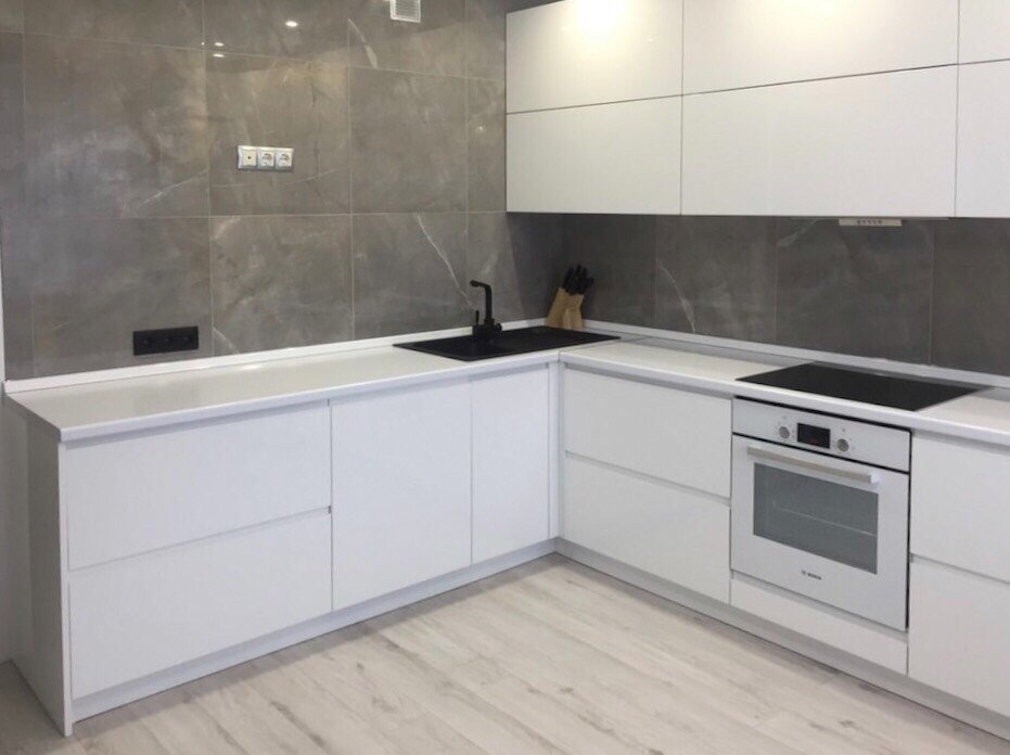 Фартук из плитки "под бетон" / @mebel_djevibo