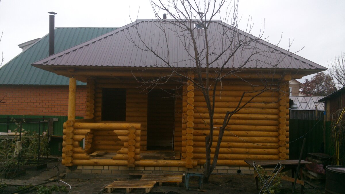 Банька из оцилиндрованного бревна.