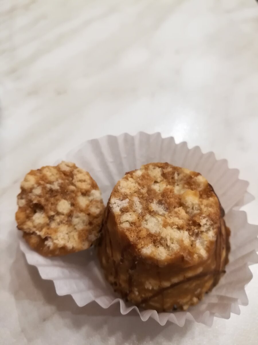 Пирожное из печенья и сгущенки