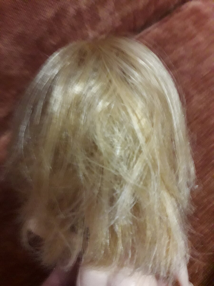 Нам понадобится: собственно кукла с "бардаком" на голове, кипяток и по желанию кодиционер для белья.