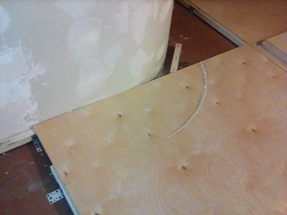  Между листами так же соблюдаем зазор в пару мм. Так же важно чтобы были перекрытия швов. От стен так же отступаем 1см.