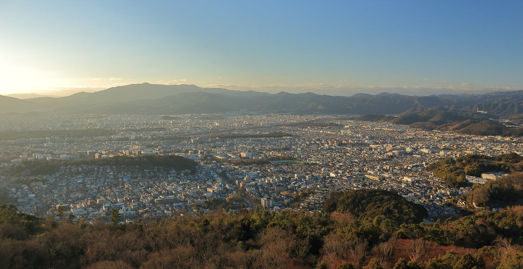 Закатный вид на Киото с вершины горы Даймондзи не оставит вас равнодушными