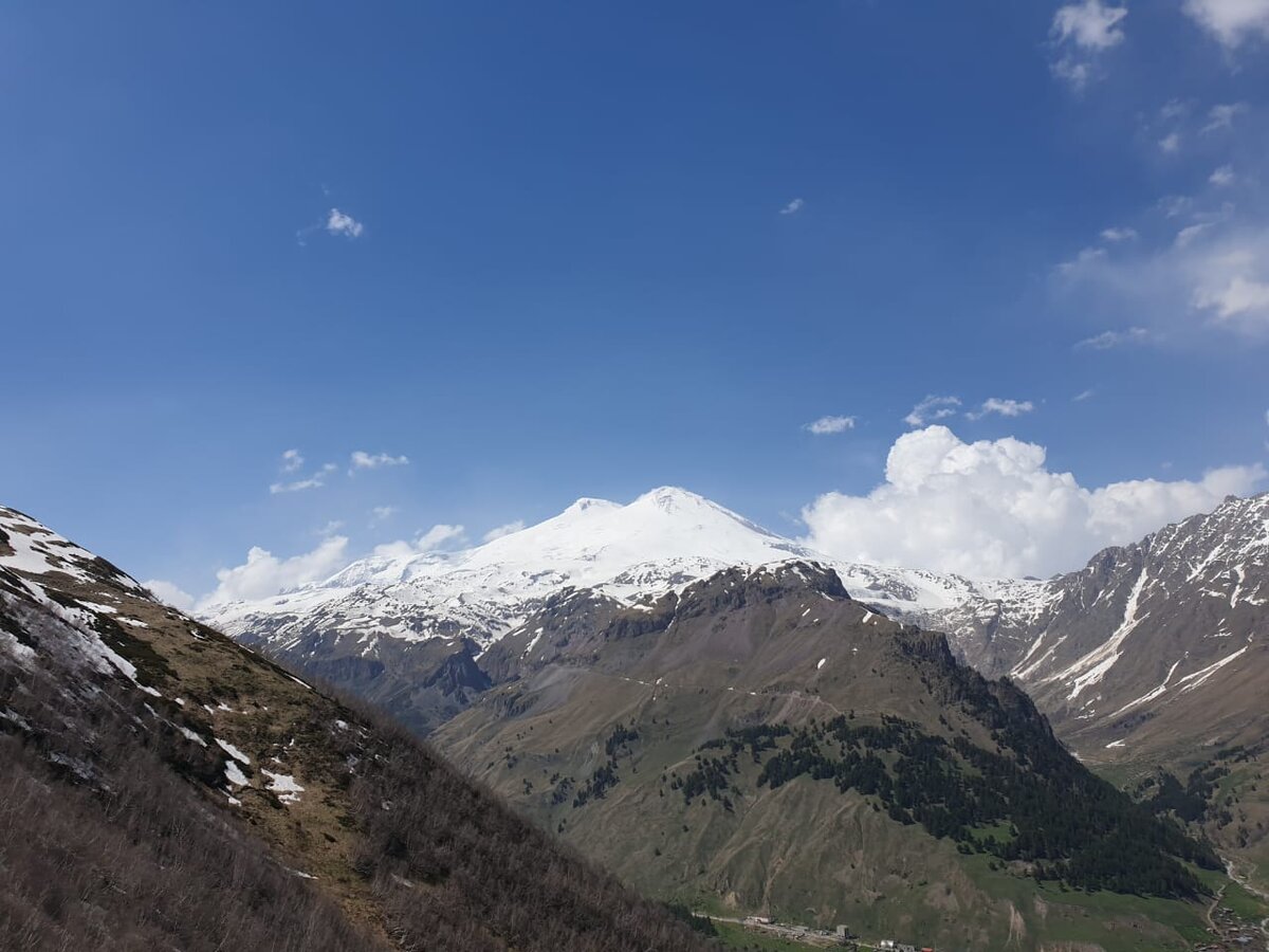 Эльбрус со склонов горы Чегет 