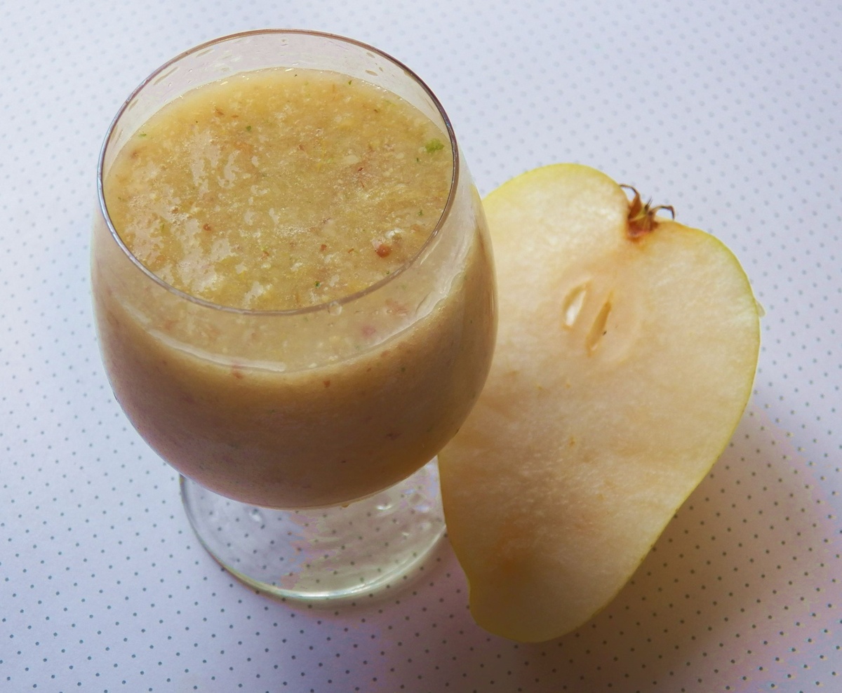 Смузи из груши приводит в порядок пищеварение и чистит печень