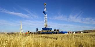 Фрекинг- гидроразрыв пласта для добычи нефти.