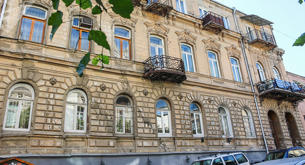 Взято с https://sputnik-georgia.ru/columnists/20180324/239668393/Zhemchuzhina-Tiflisa-zaterjavshajasa-Starii-gorod.html