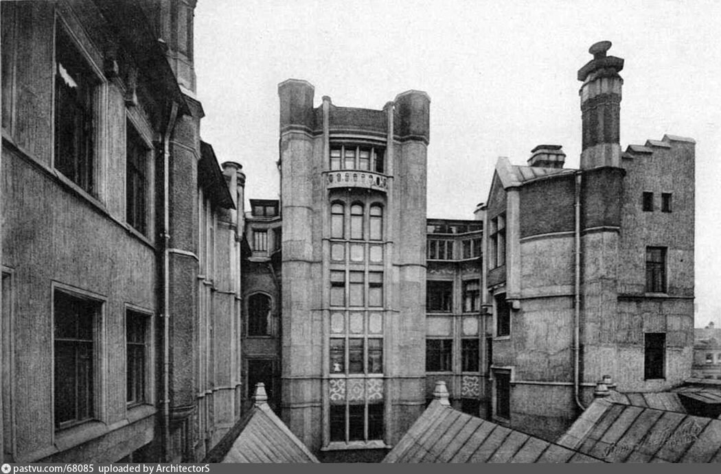 Внутренний двор-колодец Дома Московского Политехнического общества.