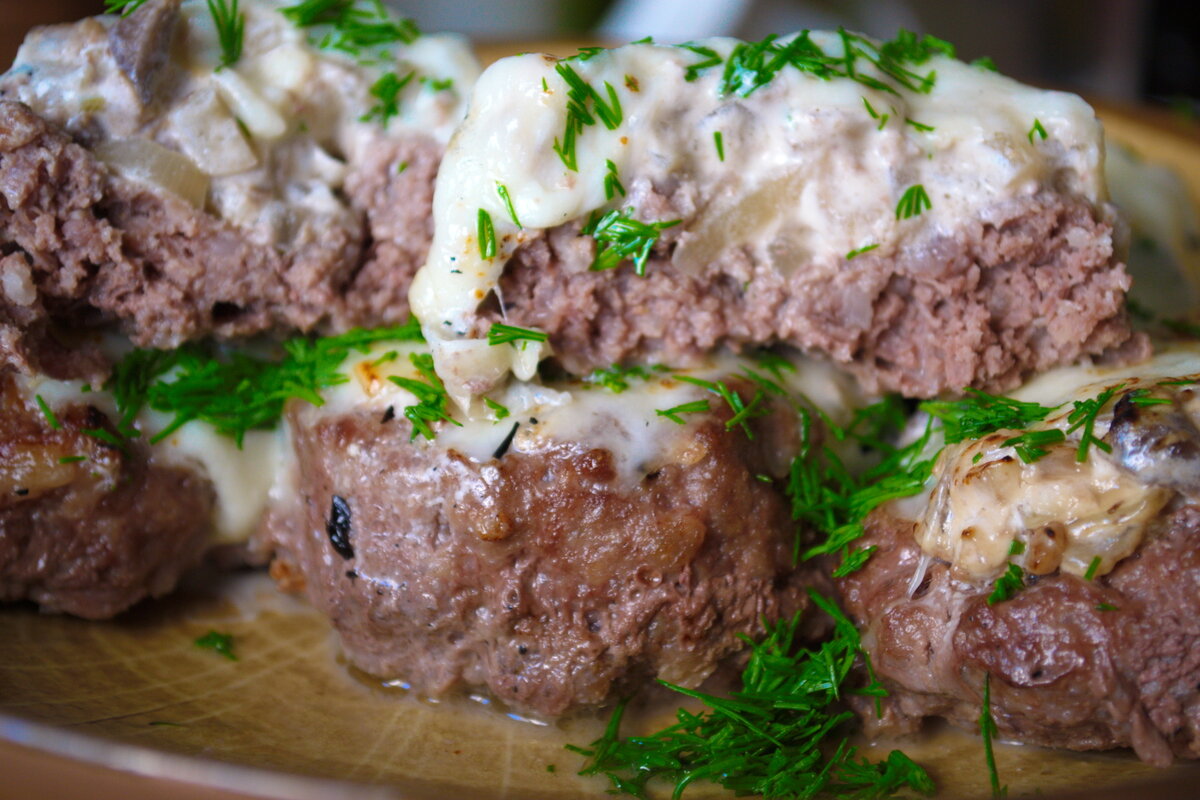 Привет, друзья! :) Блюдо это простое, но очень вкусное. Подать его можно и на обед, и на праздничный стол, а готовится оно за полчаса.