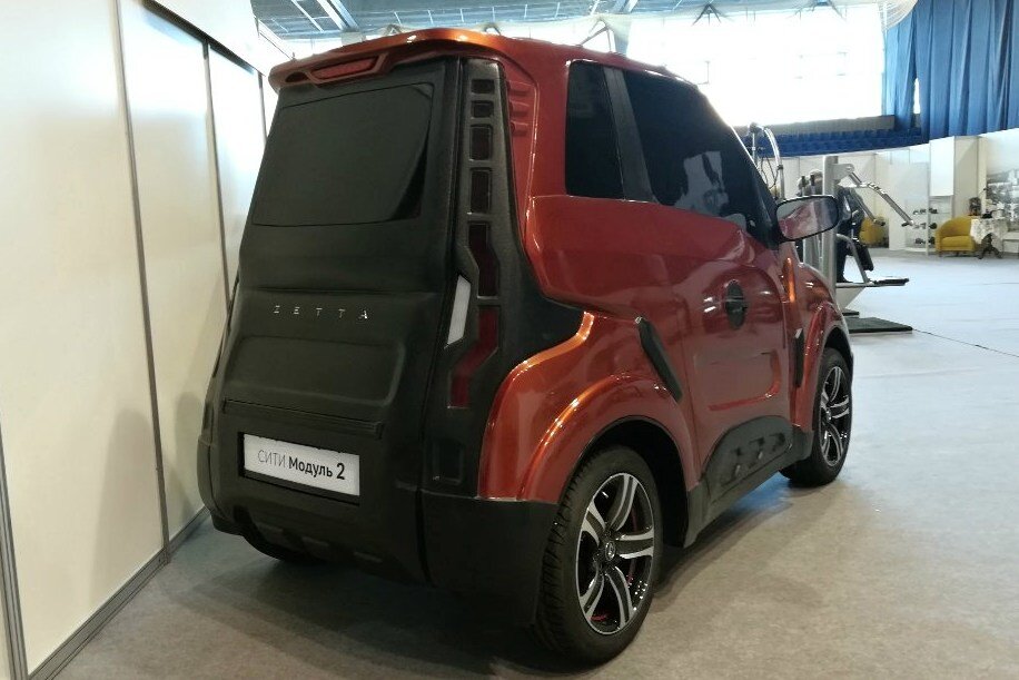 Непонятно, как в таком маленьком автомобильчике планируют разместить 4 человек.