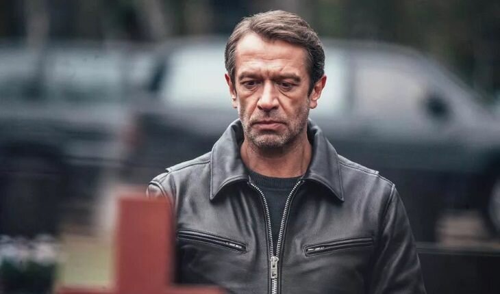 Поклонницы несколько разочарованы новым фото любимого артиста. С середины 90-х актер Владимир Машков по праву считается одним из самых красивых мужчин в России. Сила его обаяния такова, что Машков способен спасти даже самый безнадежный фильм одним своим присутствием, а уж если повезет со сценарием и режиссером — картина становится зрительским хитом. Однако бурная молодость и не самый здоровый образ жизни сыграли с Владимиром Машковым злую шутку — в свои 55 он выглядит значительно старше своих лет. Машков принадлежит к той счастливой породе мужчин, которые с возрастом становятся только лучше — как дорогой коньяк многолетней выдержки. Пик его мужской привлекательности пришелся на 45-50 лет. Теперь же артист, по мнению публики, несколько сдал позиции и выглядит как обычный российский мужчина этого возраста, которому фитнес и ЗОЖ не проповеданы. 