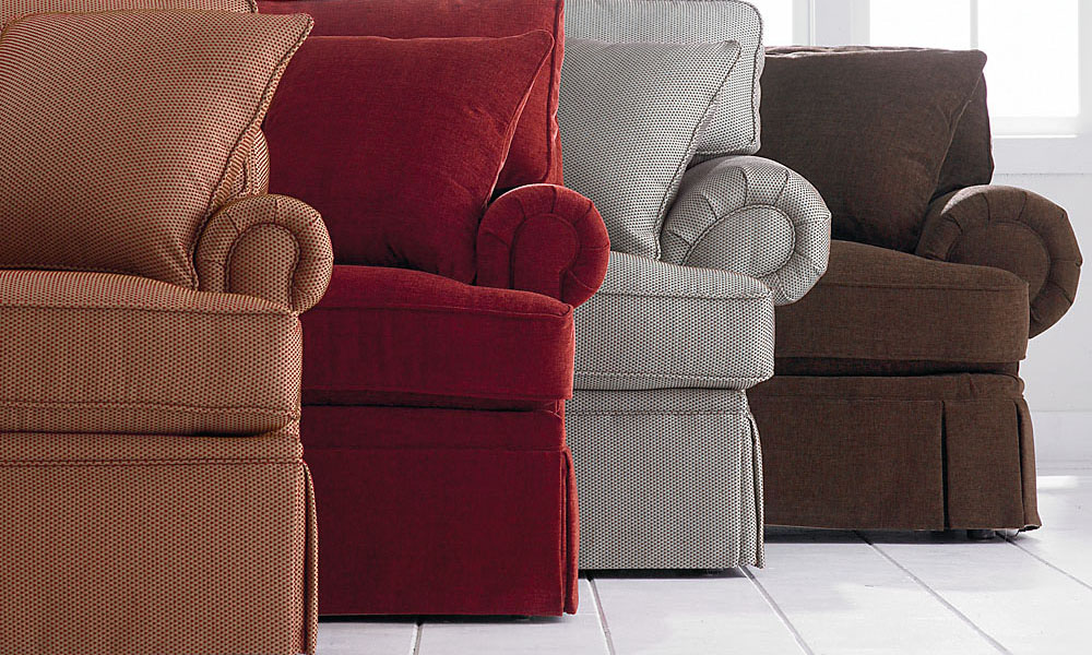 Так же много разновидностей материалов из которых изготовлена обивочная ткань