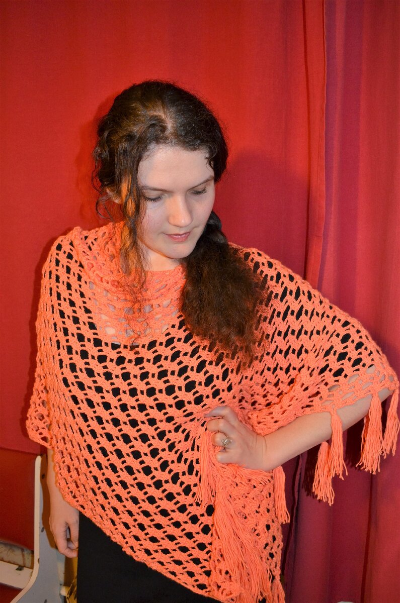 Дочь связала шарф