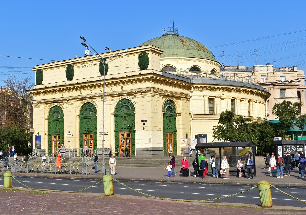 Вестибюль станции метро Нарвская