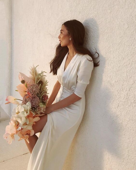 Какие теплые оттенки и идеально гармонирующие между собой фактуры. В составе: антуриумы, орхидеи, озотамнус, краспедия, кортадерия, бруния, амарант и еще несколько экзотических элементов. Шикарный!