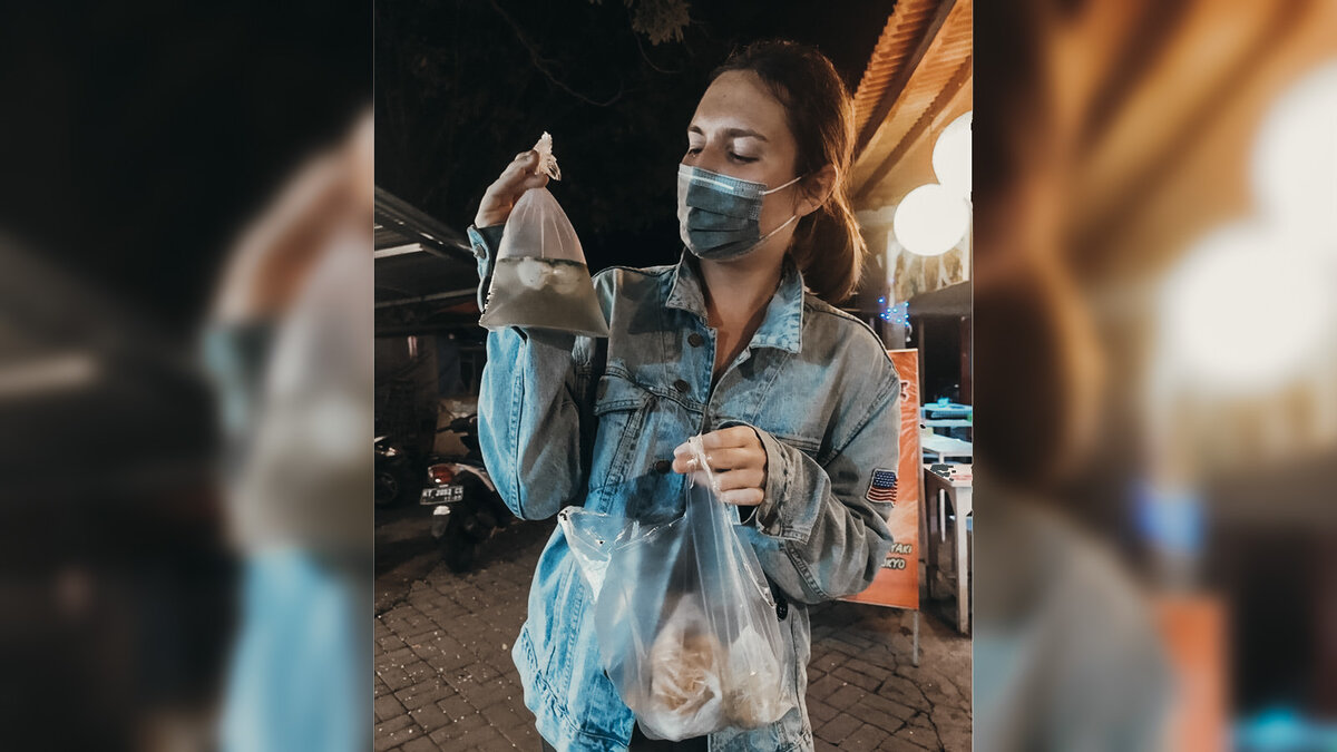 Мне больше нравится баксо. Вот так интересно его собирают "с собой": все ингредиенты, включая бульон, раскладывают-разливают по пакетикам и дома собираешь суп сам.