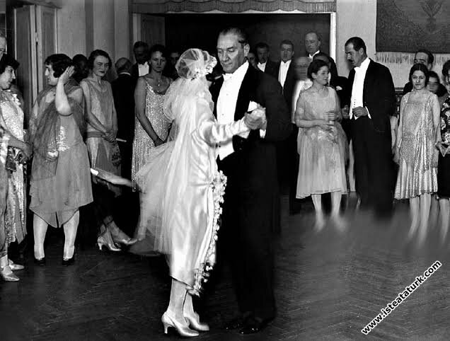 Как одевались тогда. фото с сайта isteataturk.com