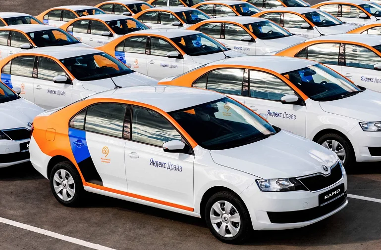 Каршеринг - Яндекс Драйв.