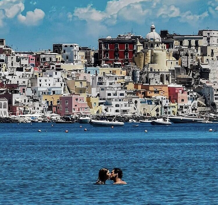 Сами итальянцы на тему отношений высказываются таким образом: «Каждый партнёр имеет свои представления и ожидания от отношений» (Фото взято из доступных источников сети интернет) 