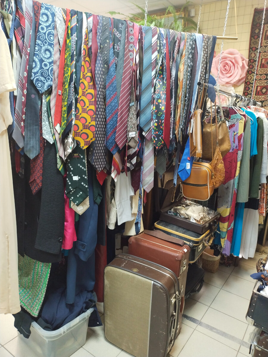 Галстуки времен СССР. Винтажный Универмаг "Улица Ленина" в Москве. Все фото автора.  