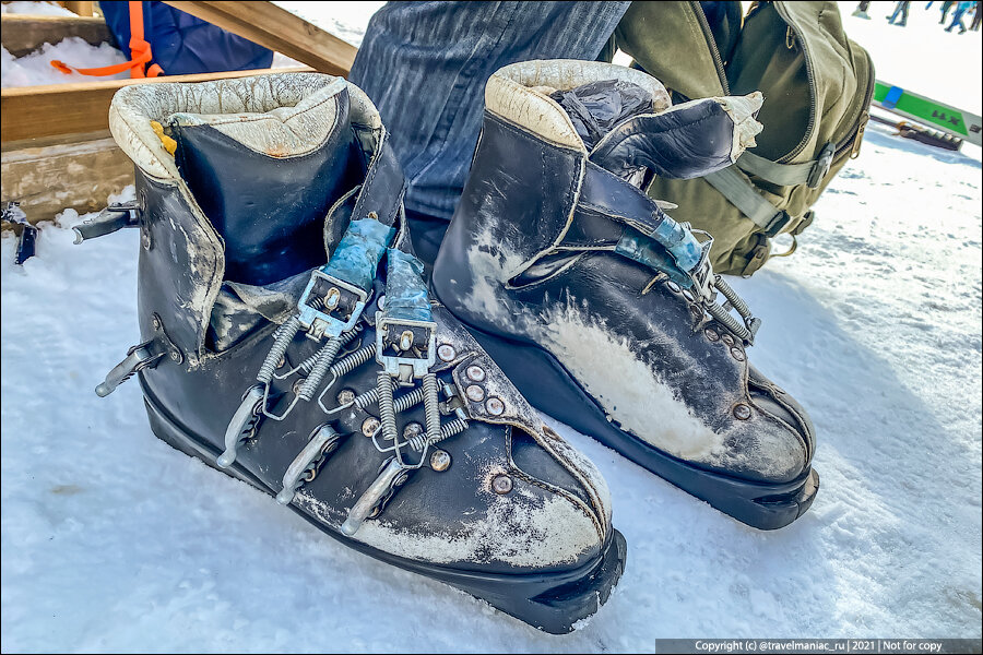 Чехлы для горных и беговых лыж, чехлы для сноубордов, лыжный чехол на колесах купить в СПб