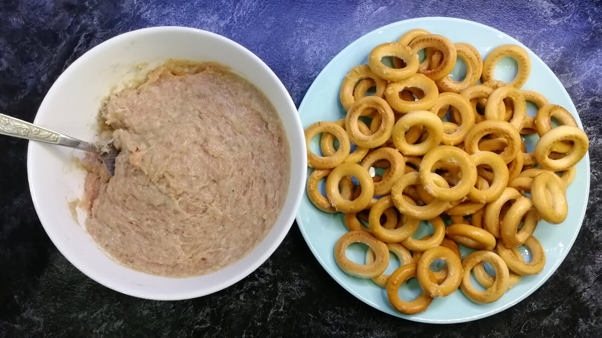 Беру обычные сушки и готовлю из них закуску: получается вкусно и ...