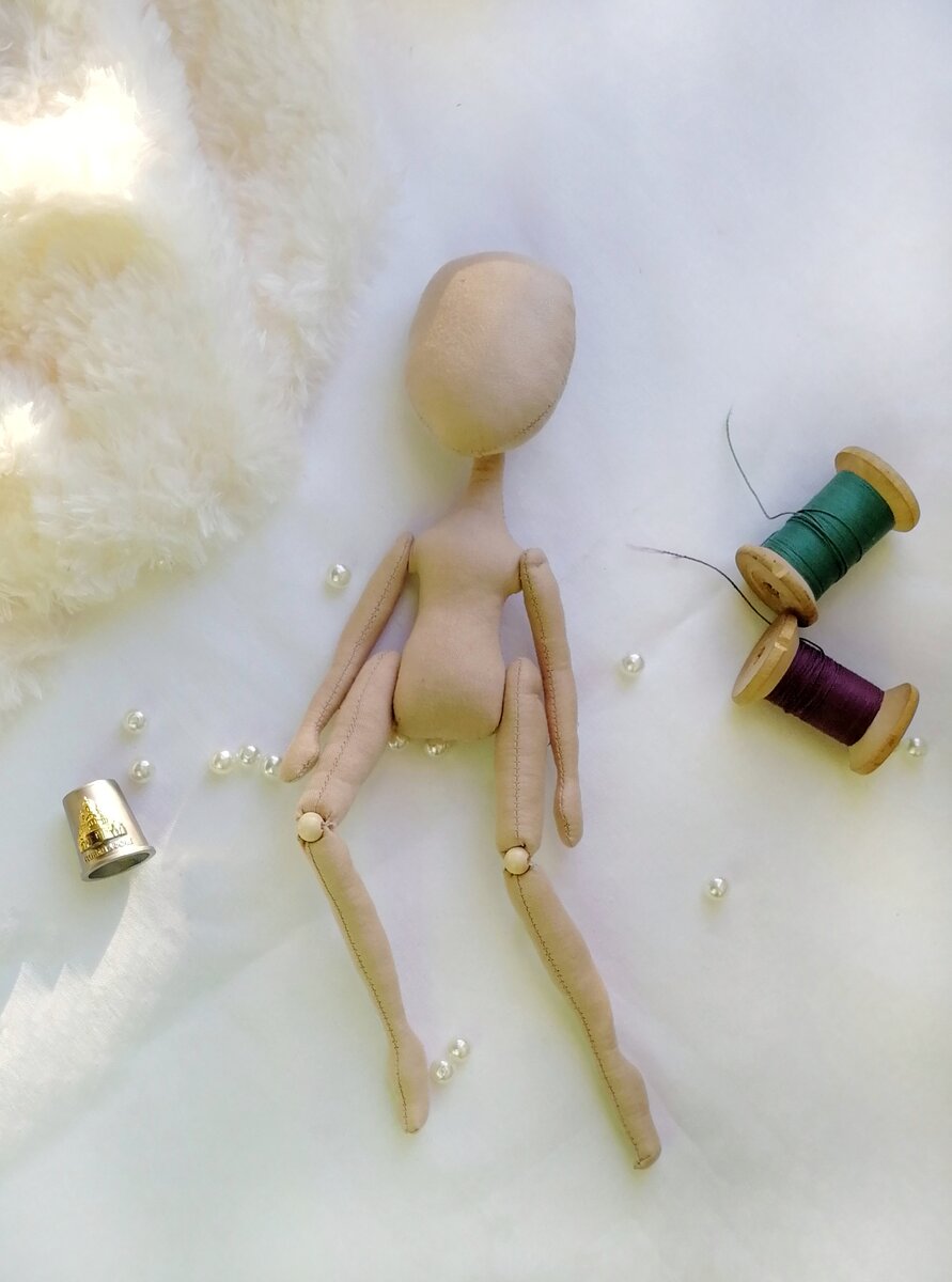 Тут её ноги выглядят неестественно и этот вариант меня абсолютно не устраивал. 