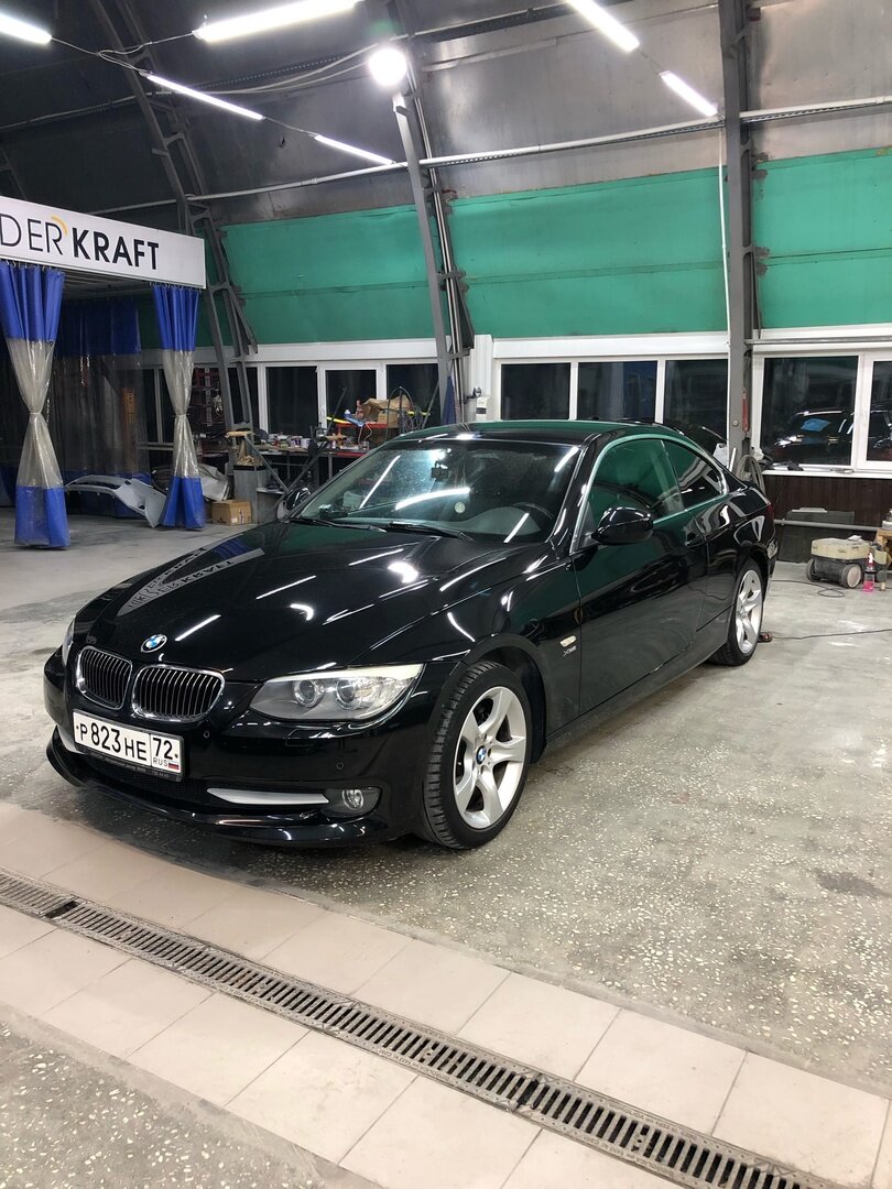 Особого выхлопа я тут не получал, мне платили 5-8 тысяч за полировку 1ой машины, при этом оборудование и материалы были мои. Чтоб вы понимали разницу - мастер в детейлинг центре получает 8000 за машину, при этом оборудование и материалы ему дает работодатель. (Фото сделано автором)