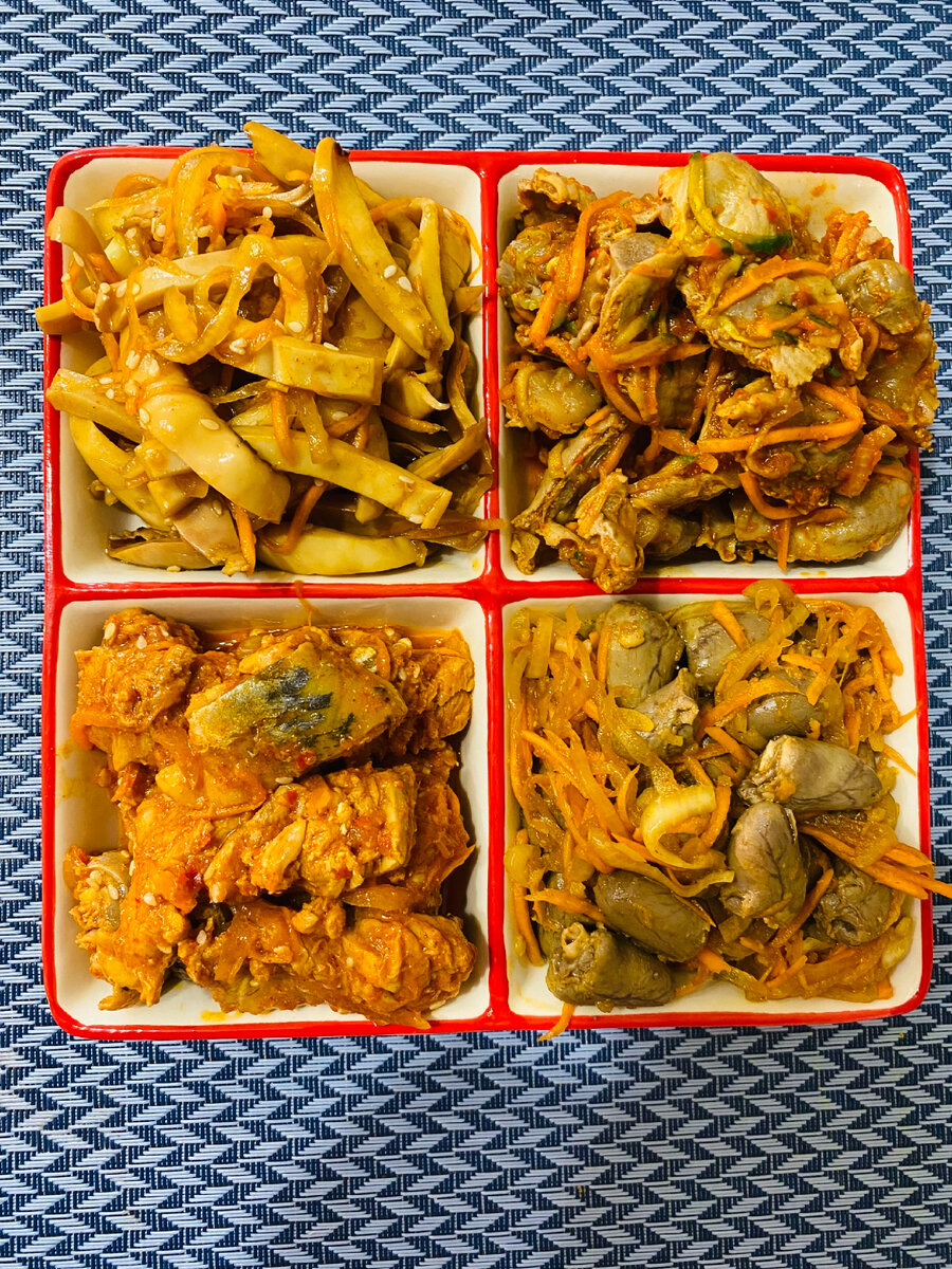 Кальмары, сердечки и желудочки по-корейски, хе из скумбрии. Фото автора. 