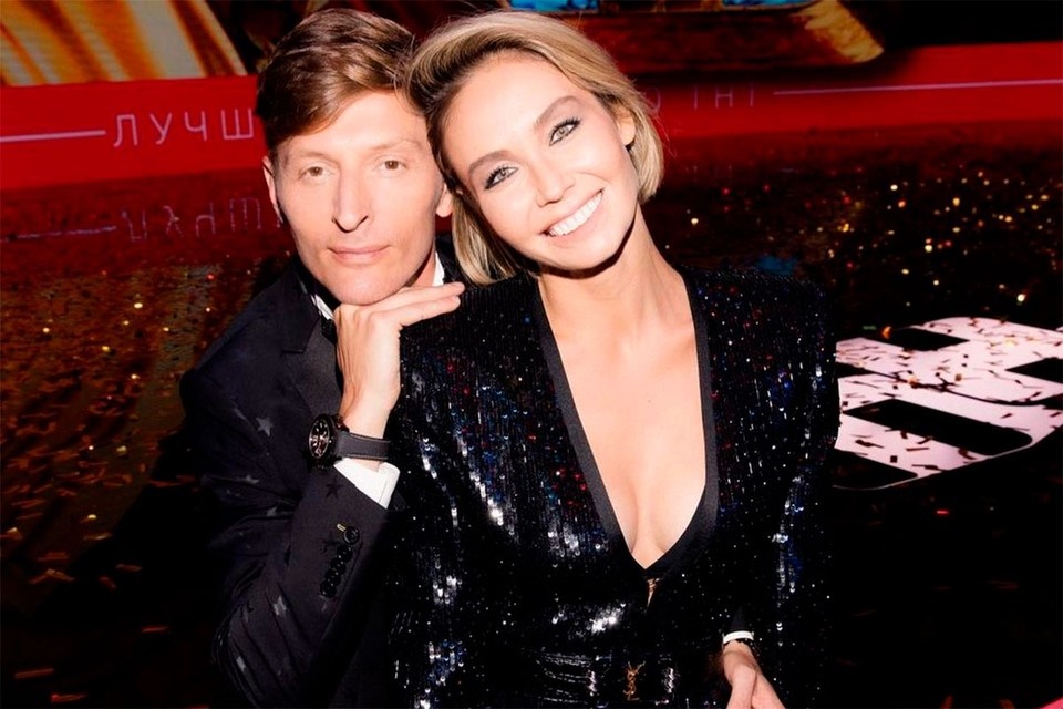     Известная пара телеведущих и супругов — Ляйсан Утяшева и Павел Воля.  СОЦСЕТИ