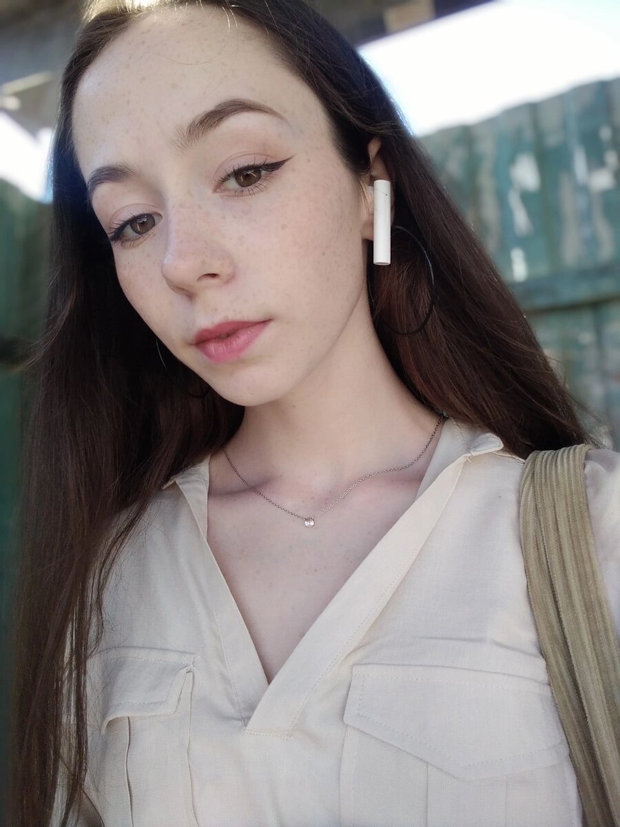 Стою и жду любимый автобус