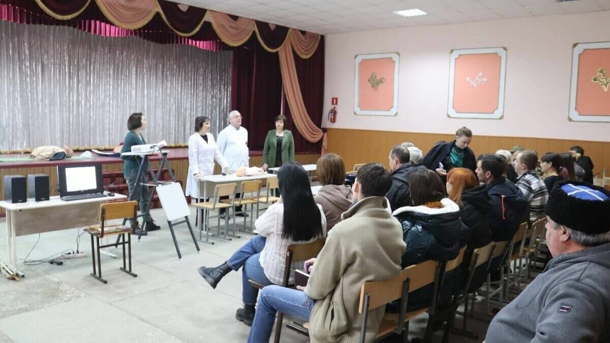     Обучение в округе решили открыть после обращения участника СВО, который не мог вернуться в зону спецоперации после ранения, но хотел помочь сослуживцам. Об этом рассказал губернатор Ставрополья Владимир Владимиров.