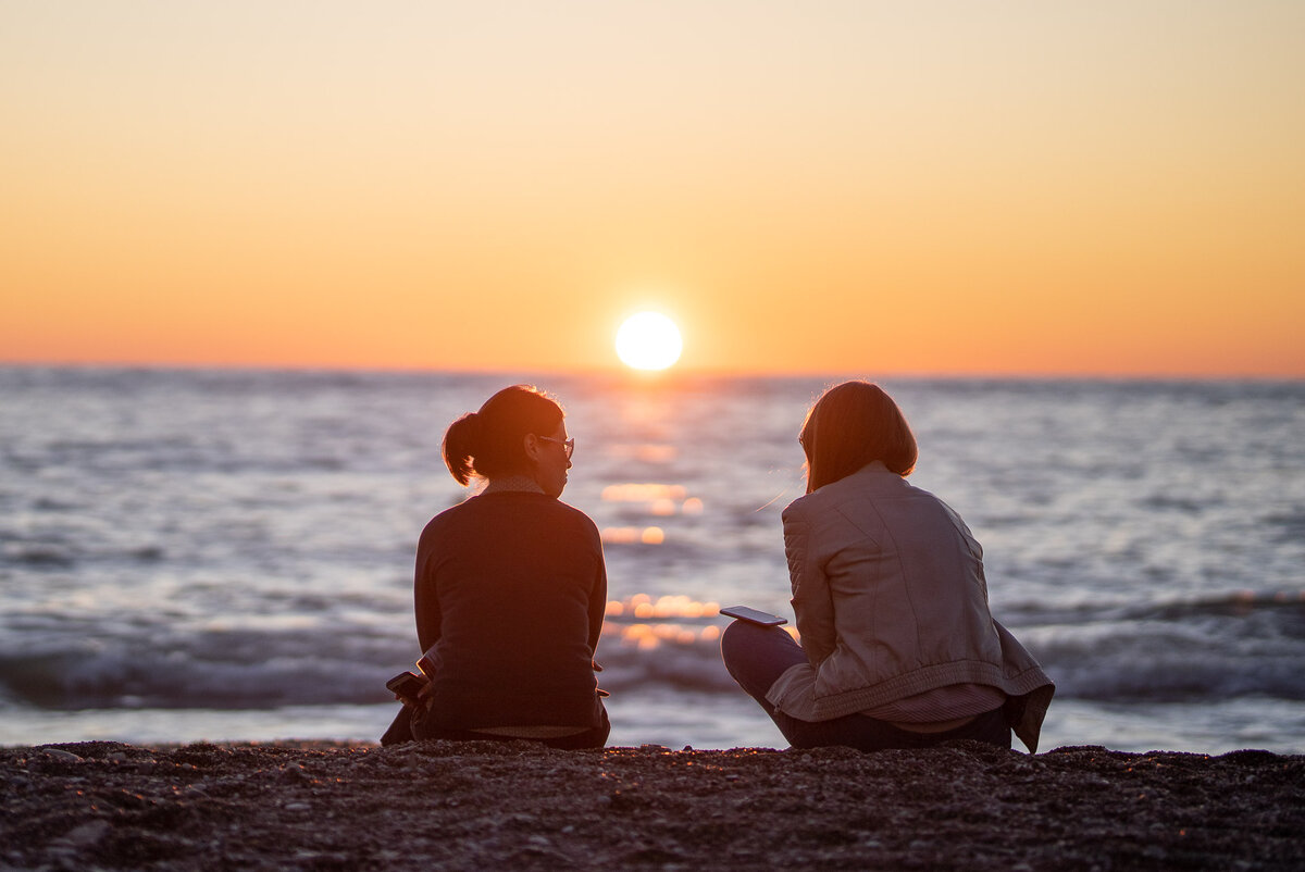 Один из примеров невроза – когда человек не может «выключиться» из рабочего процесса в отпуске. Фото: Илья Сафаров.