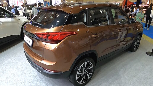 Скачать видео: Новый компактный кроссовер BAIC X35 собранный в России. Спасибо Автотор, за такое разнообразие китайских машин!