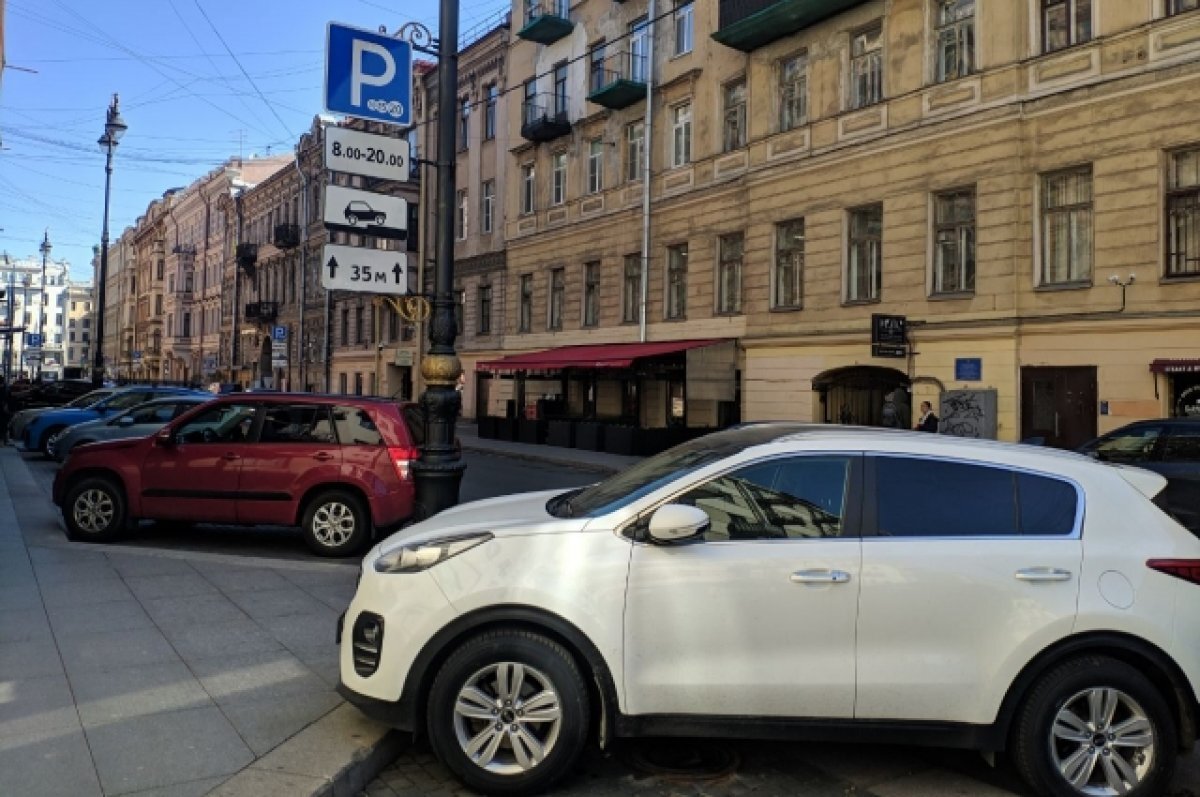   Поминутную оплату парковки в Петербурге планируют ввести с 1 сентября