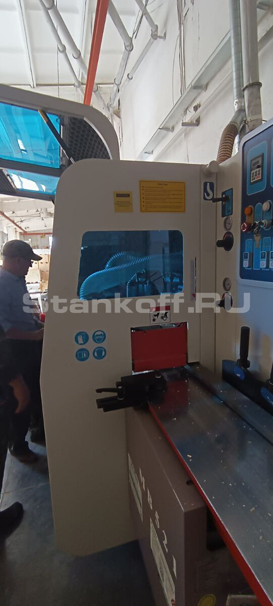 Цельнолитая чугунная станина

