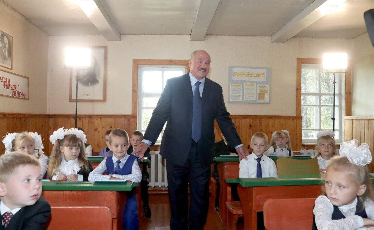 Президент Беларуси поздравил учащихся, студентов, аспирантов, учителей, научно-педагогических работников с Днем знаний